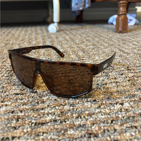 509 Tortoise Shell Sunglasses - Picture 2 of 3